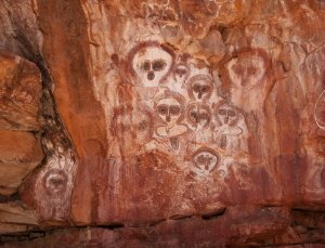 Aboriginal_rock_art_on_the_Barnett_River,_Mount_Elizabeth_Station